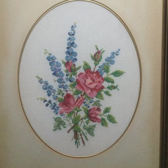 Vintage T.eaton Co wall art cross stich needlepoint embroidery framed flowers - Picture 2 of 4